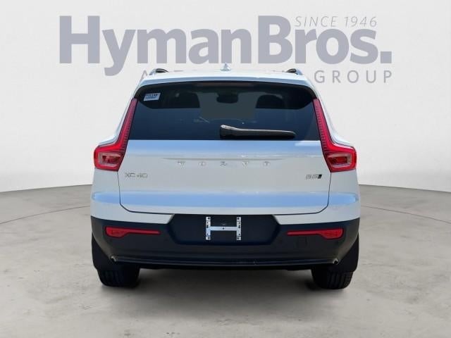 2023 Volvo XC40 B5 AWD Plus Dark Theme