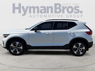 2023 Volvo XC40 B5 AWD Plus Dark Theme