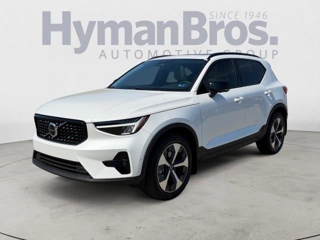 2023 Volvo XC40 B5 AWD Plus Dark Theme