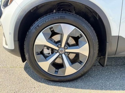 2023 Volvo XC40 B5 AWD Plus Dark Theme