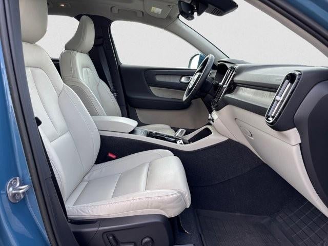 2023 Volvo XC40 B5 AWD Plus Bright Theme