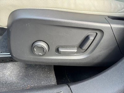 2023 Volvo XC40 B5 AWD Plus Bright Theme