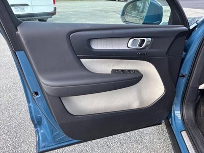 2023 Volvo XC40 B5 AWD Plus Bright Theme