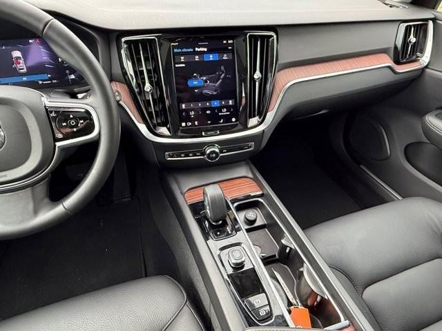 2025 Volvo V60 Cross Country B5 AWD Plus