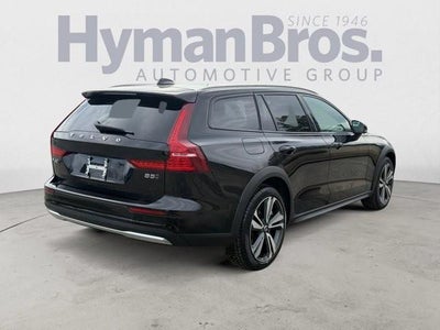 2025 Volvo V60 Cross Country B5 AWD Plus