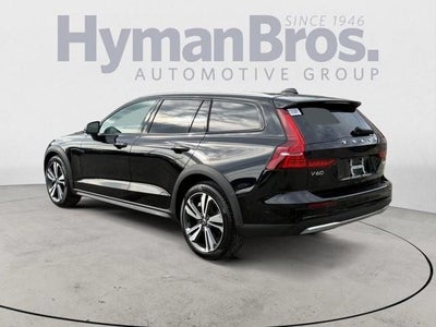 2025 Volvo V60 Cross Country B5 AWD Plus