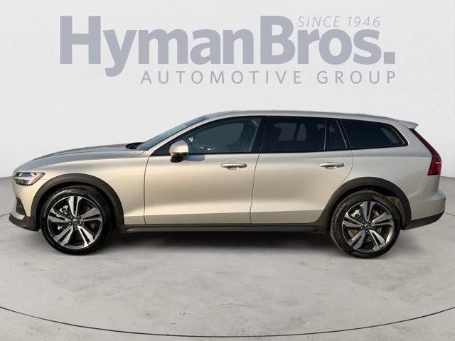 2025 Volvo V60 Cross Country B5 AWD Plus