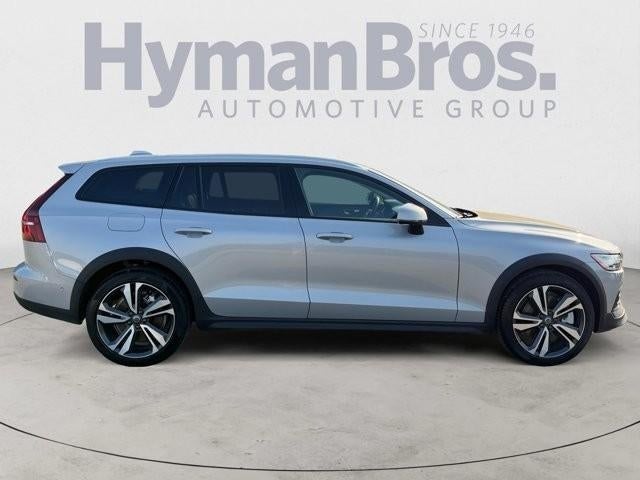 2025 Volvo V60 Cross Country B5 AWD Plus