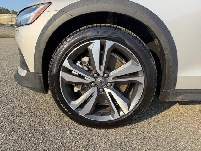 2025 Volvo V60 Cross Country B5 AWD Plus