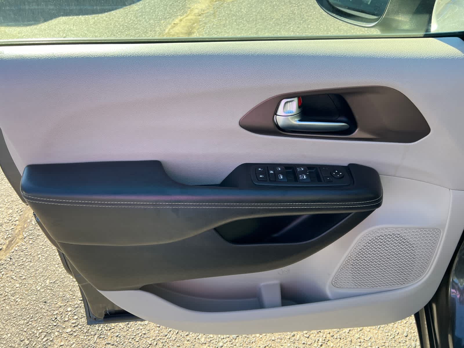 2020 Chrysler Voyager LXI FWD