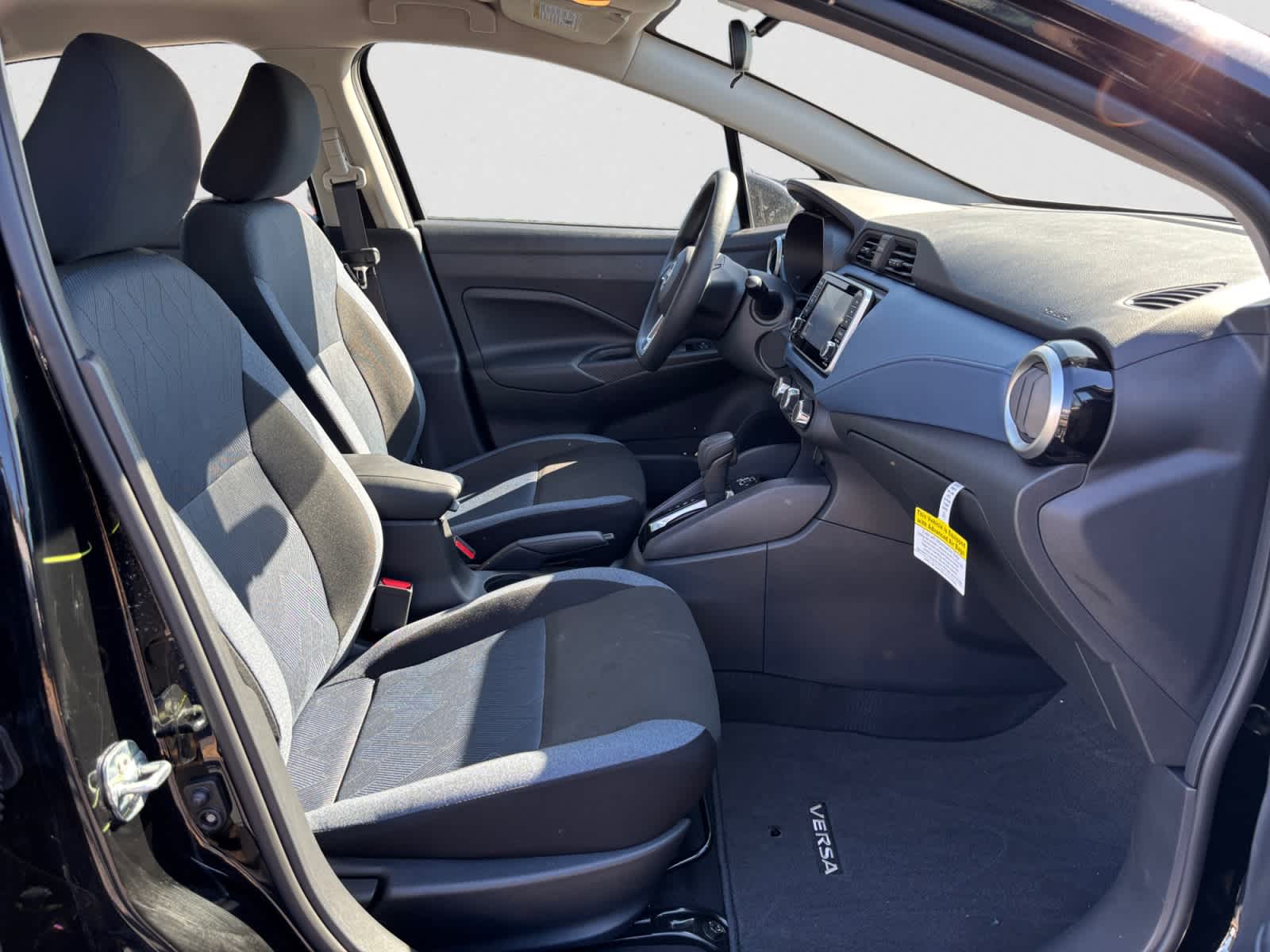 2025 Nissan Versa SV CVT