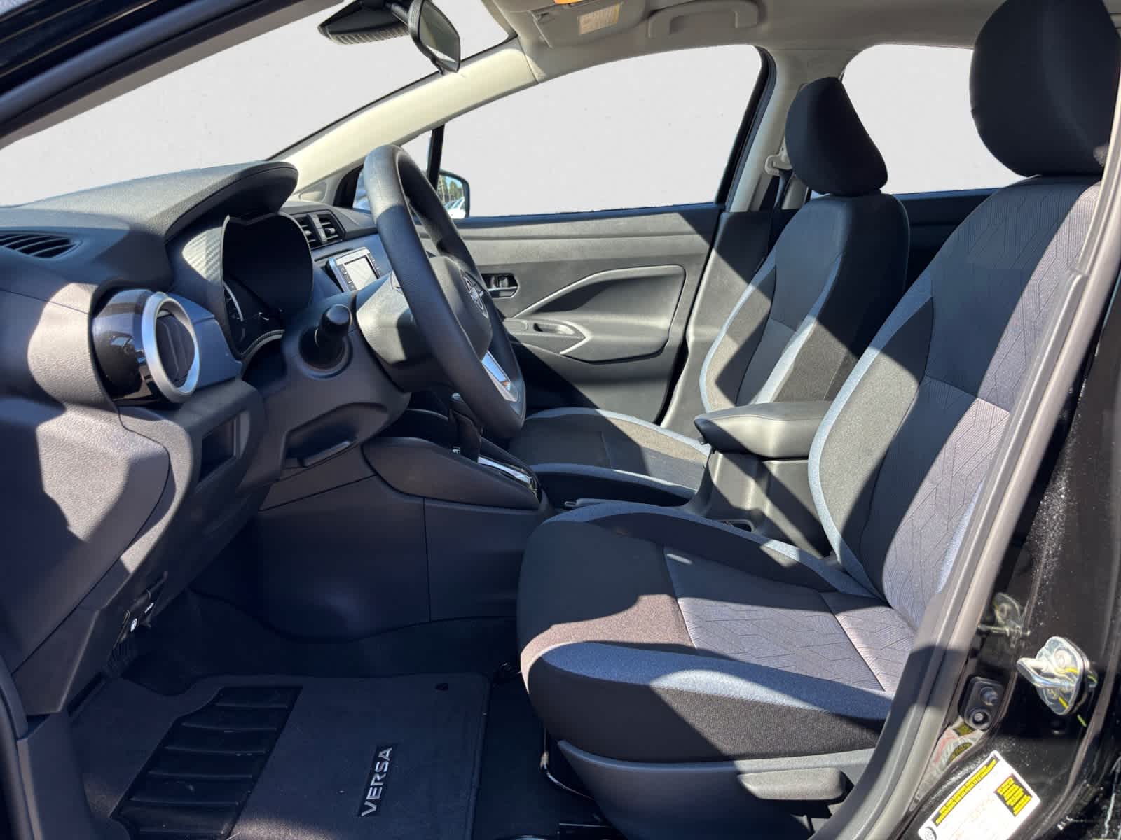 2025 Nissan Versa SV CVT