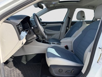 2025 Volkswagen Jetta SE Auto