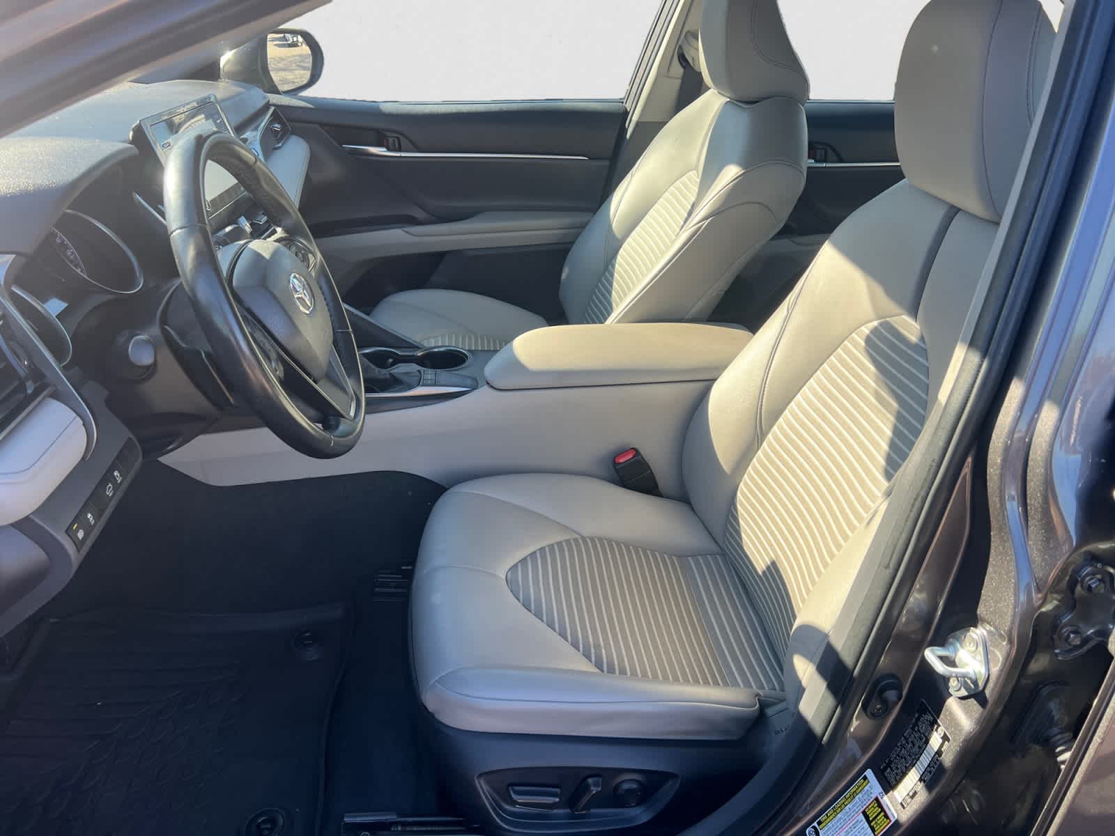 2023 Toyota Camry SE Auto (SE)