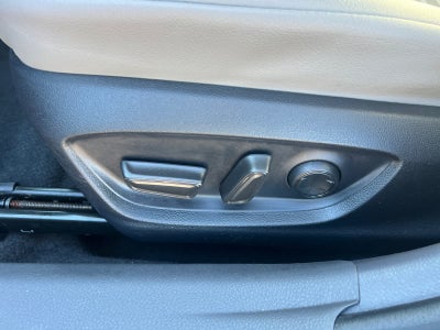 2023 Toyota Camry SE Auto (SE)