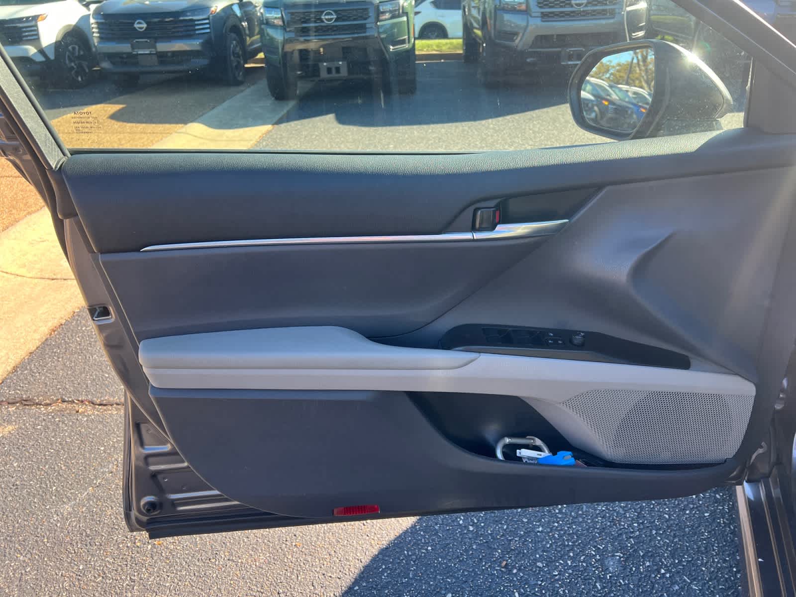 2023 Toyota Camry SE Auto (SE)