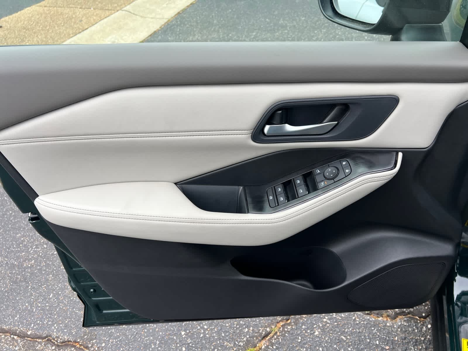 2026 Nissan Rogue 2026.5 FWD Dark Armor