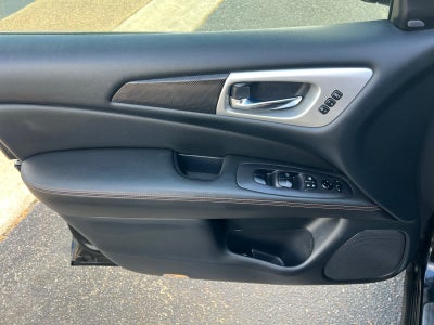 2020 Nissan Pathfinder 4x4 SL