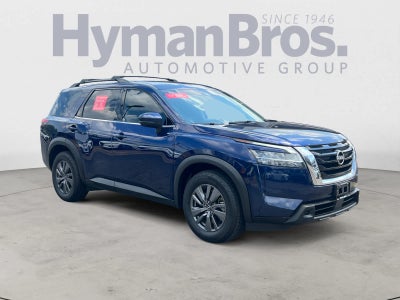 2022 Nissan Pathfinder SV