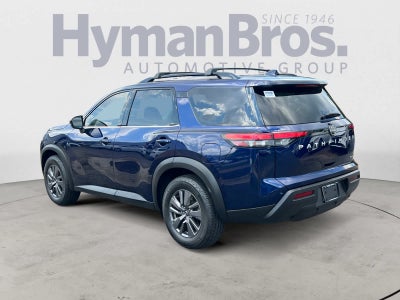 2022 Nissan Pathfinder SV