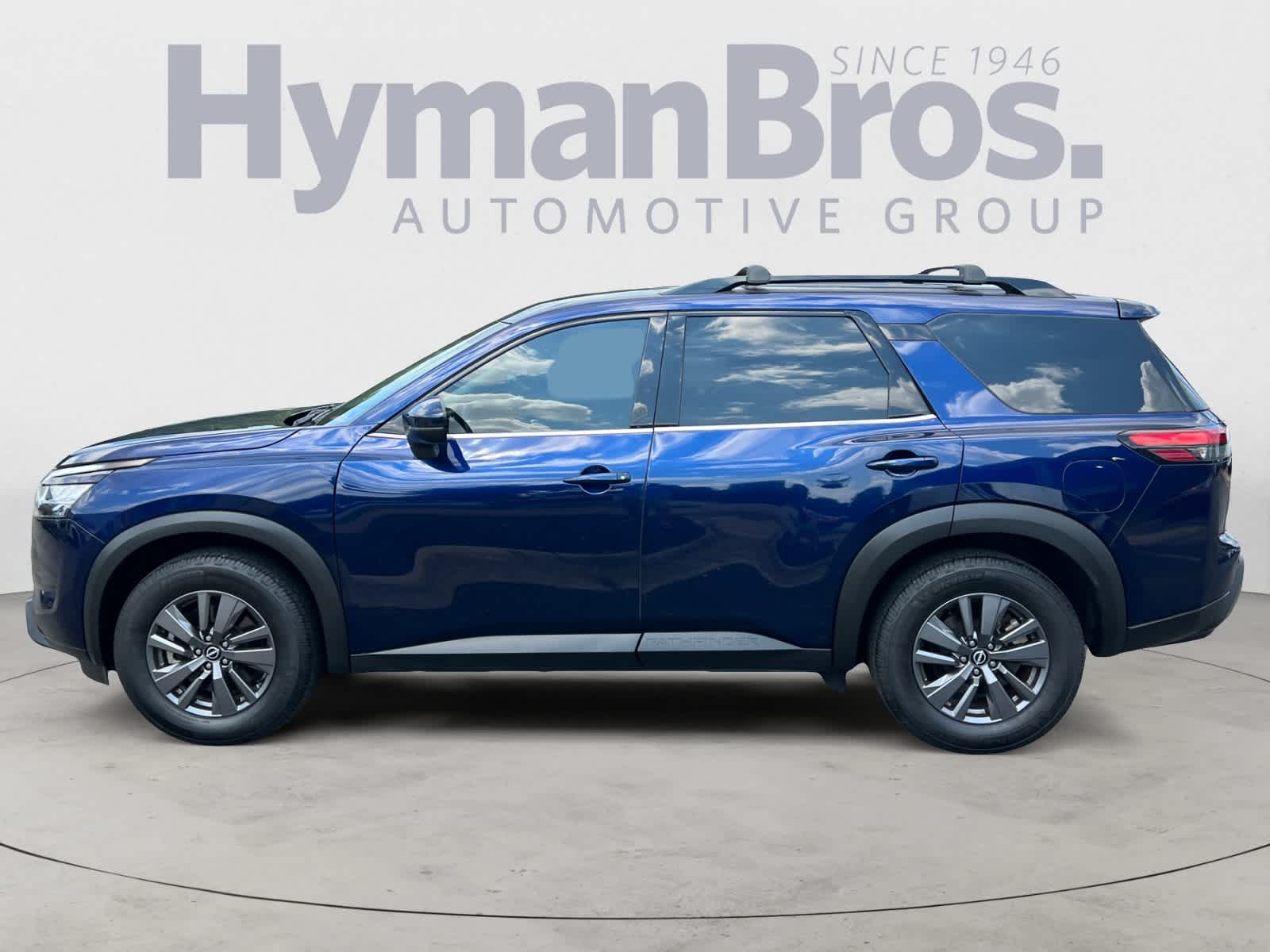 2022 Nissan Pathfinder SV
