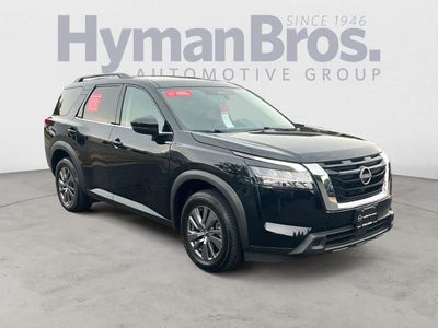 2022 Nissan Pathfinder SV