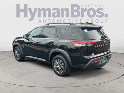 2022 Nissan Pathfinder SV