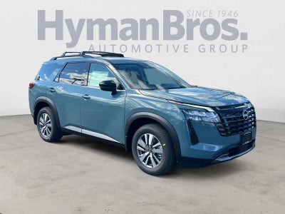 2026 Nissan Pathfinder SL