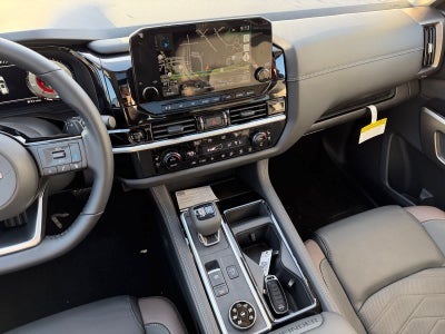 2025 Nissan Pathfinder Platinum 4WD