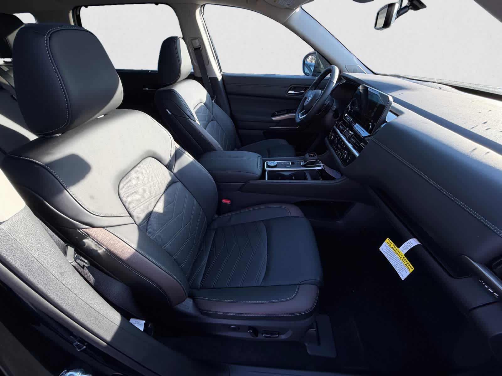 2025 Nissan Pathfinder Platinum 4WD