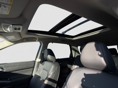 2025 Nissan Pathfinder Platinum 4WD