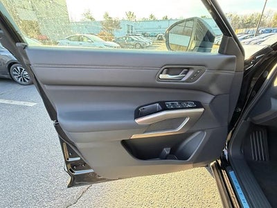 2025 Nissan Pathfinder Platinum 4WD