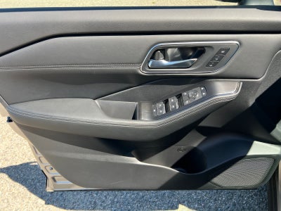 2026 Nissan Rogue AWD Platinum *Ltd Avail*