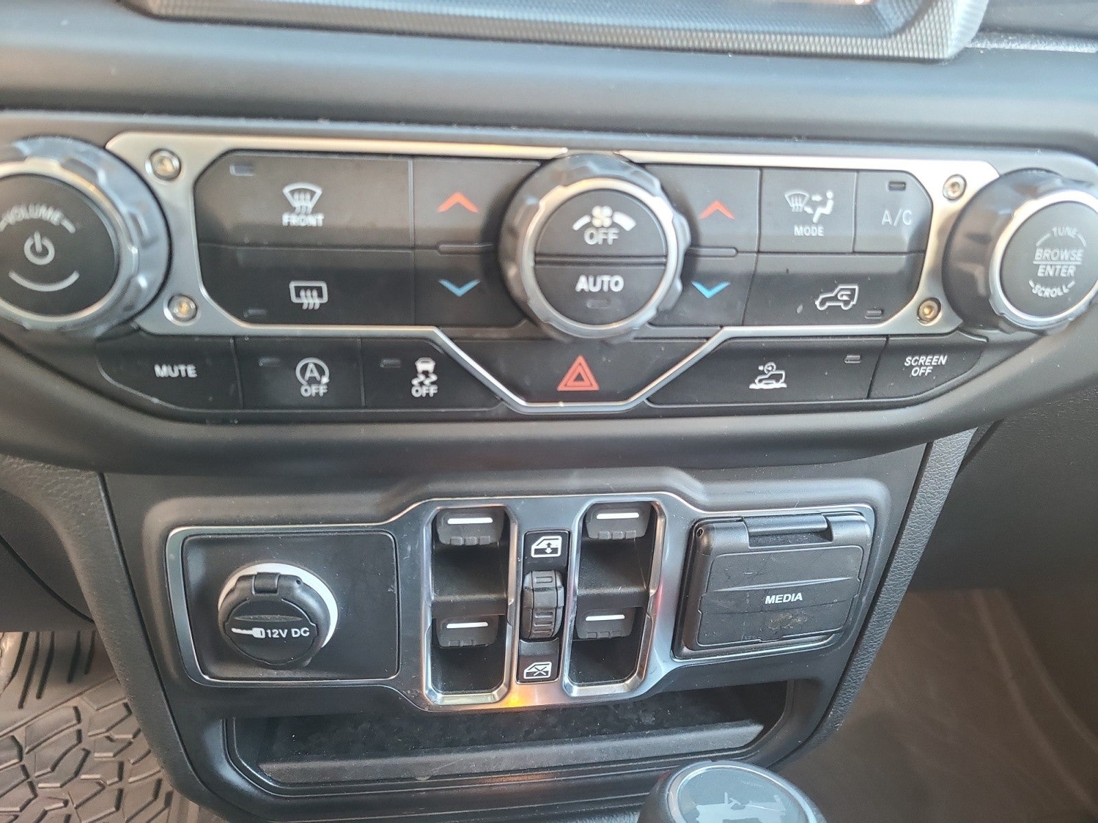 2023 Jeep Wrangler Sahara Altitude 4x4