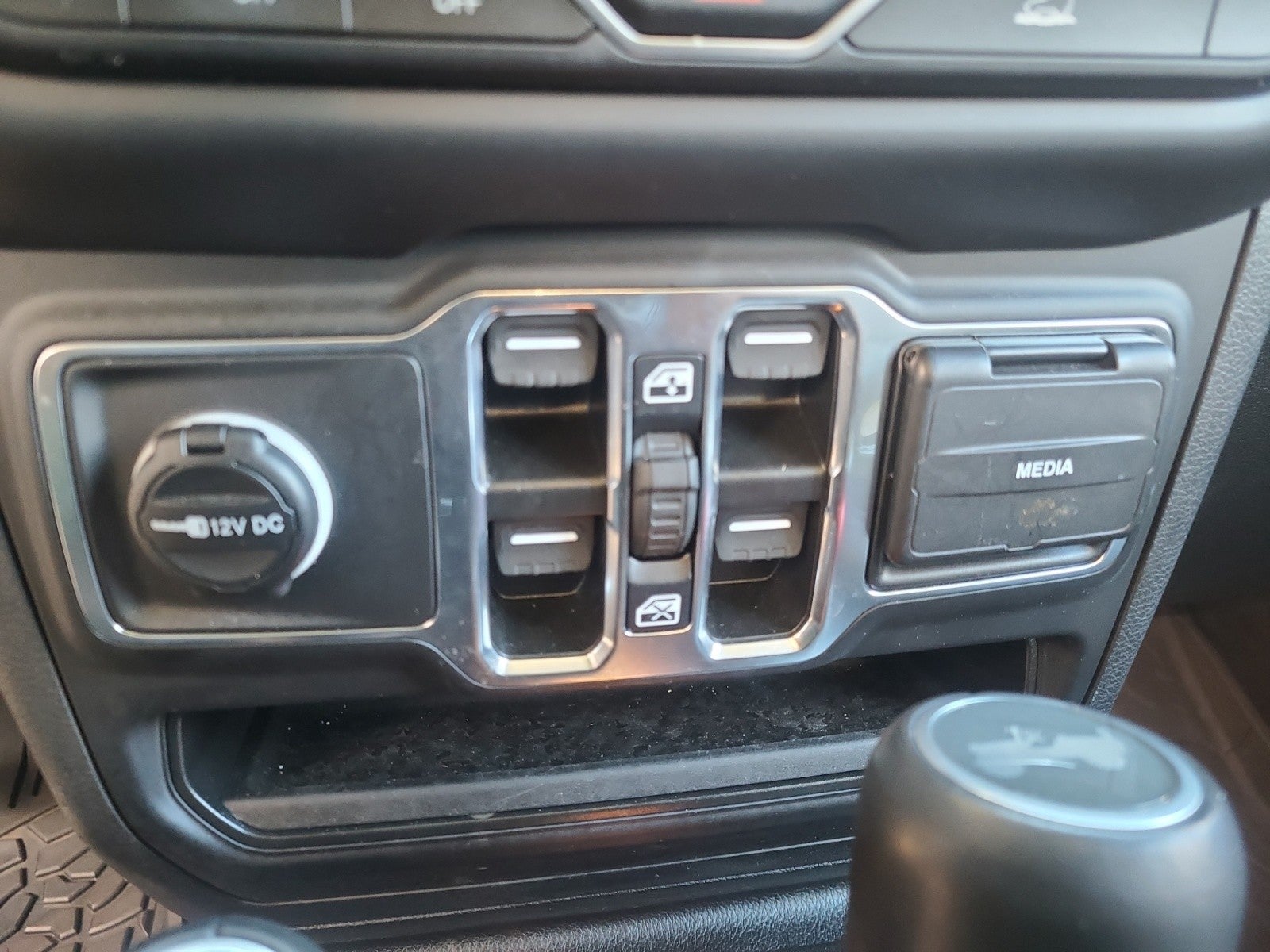 2023 Jeep Wrangler Sahara Altitude 4x4