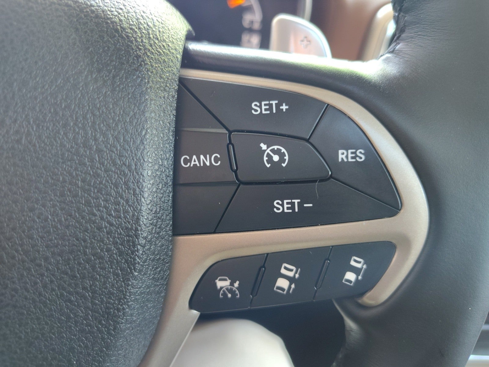 2016 Jeep Grand Cherokee Summit 4WD | Local One-Owner