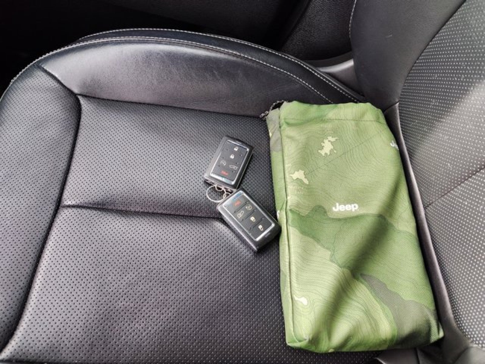 2024 Jeep Grand Cherokee Overland 4x4 | $62k MSRP