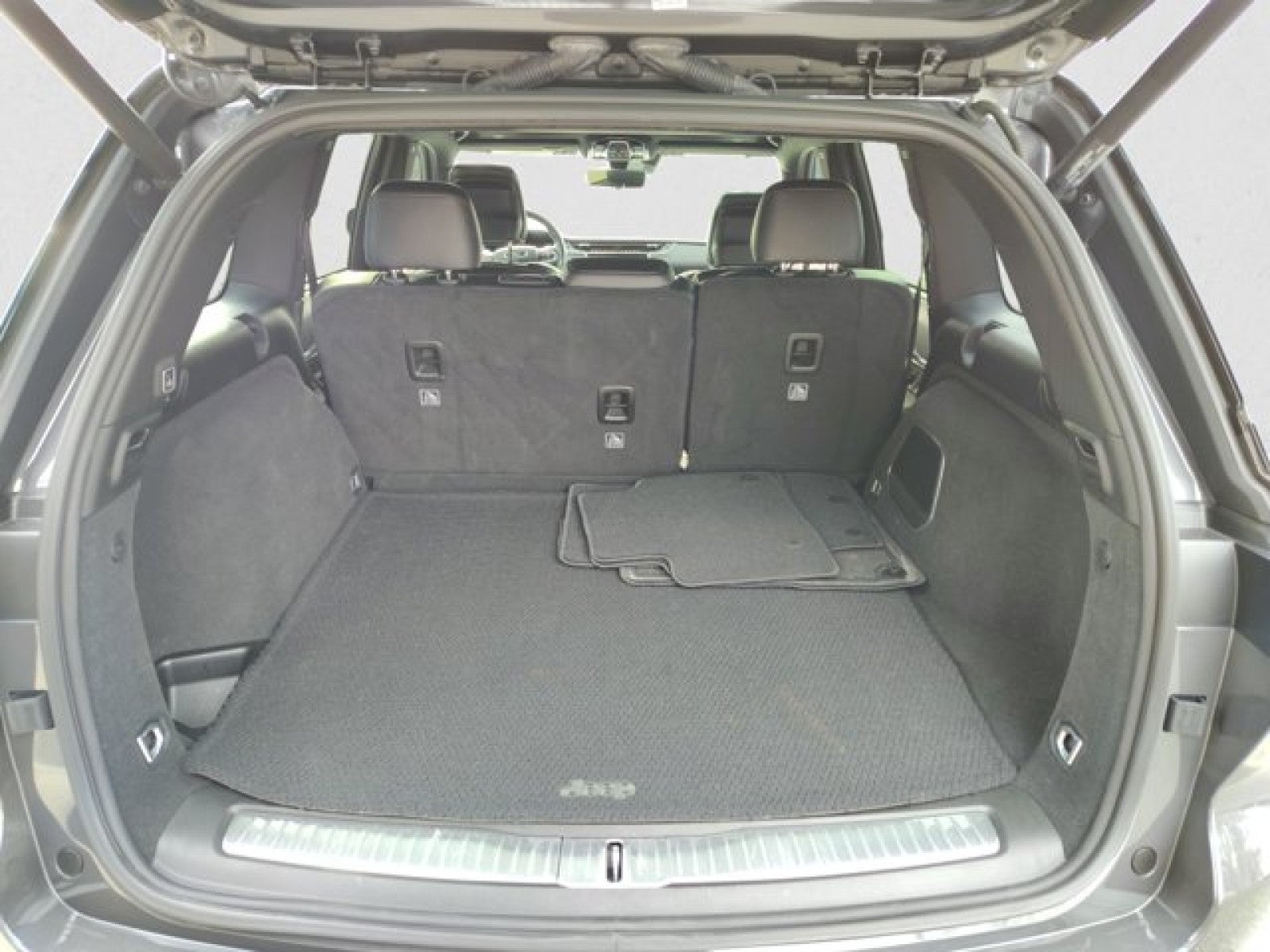 2022 Jeep Grand Cherokee Summit 4x4 | Luxury, Protech, $66k MSRP