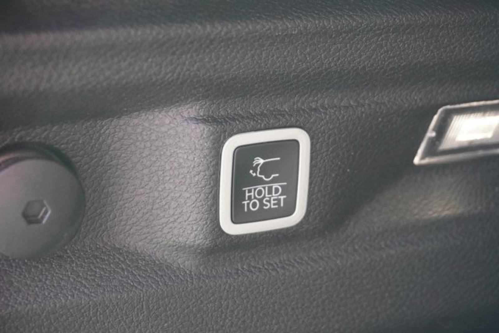 2022 Jeep Grand Cherokee L Laredo L 4x4 | Bucket seats, luxury tech pack