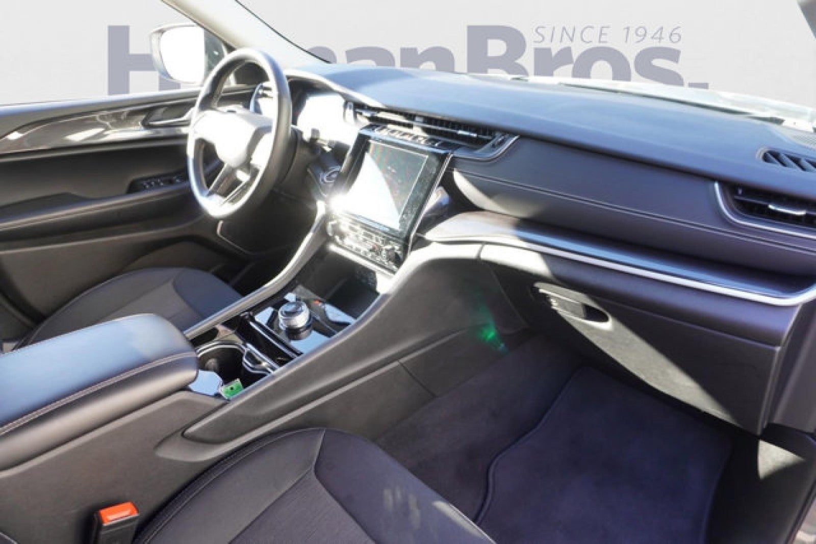 2022 Jeep Grand Cherokee L Laredo L 4x4 | Bucket seats, luxury tech pack