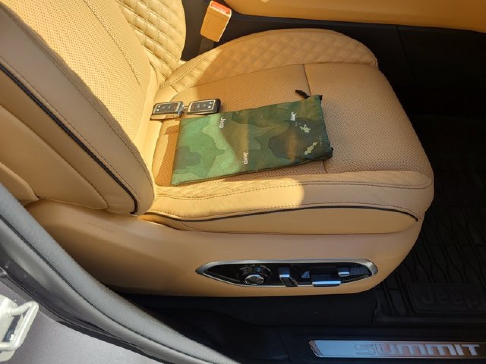 2024 Jeep Grand Cherokee L Summit Reserve | Rear Entertainment, advanced tech