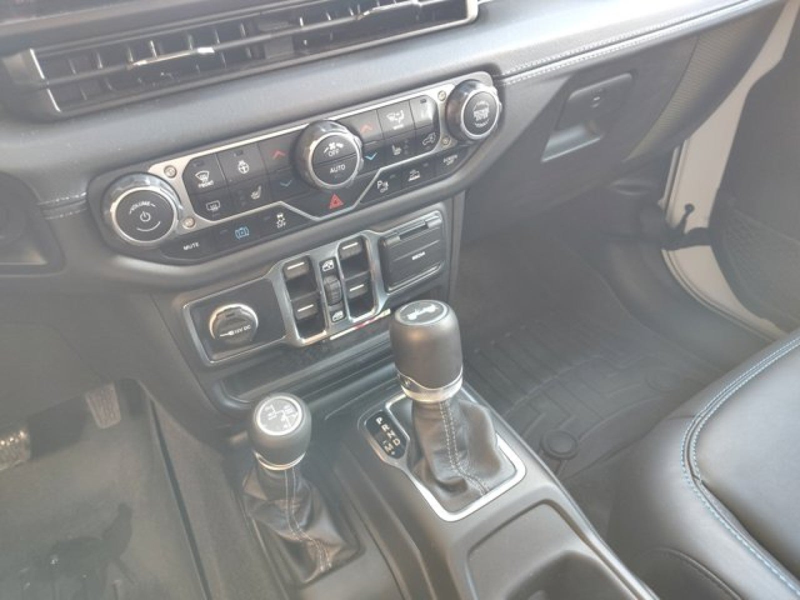 2024 Jeep Wrangler 4xe High Altitude | Sky Power Top