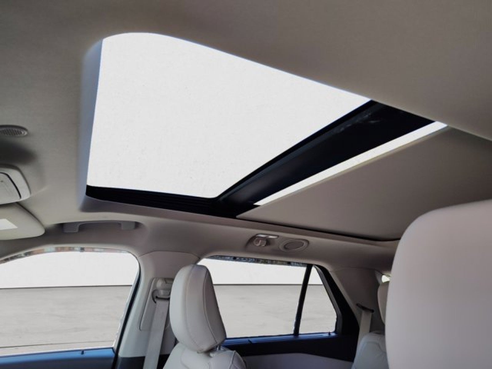 2022 Ford Explorer Platinum 4WD | Pano, Tech, bucket seats