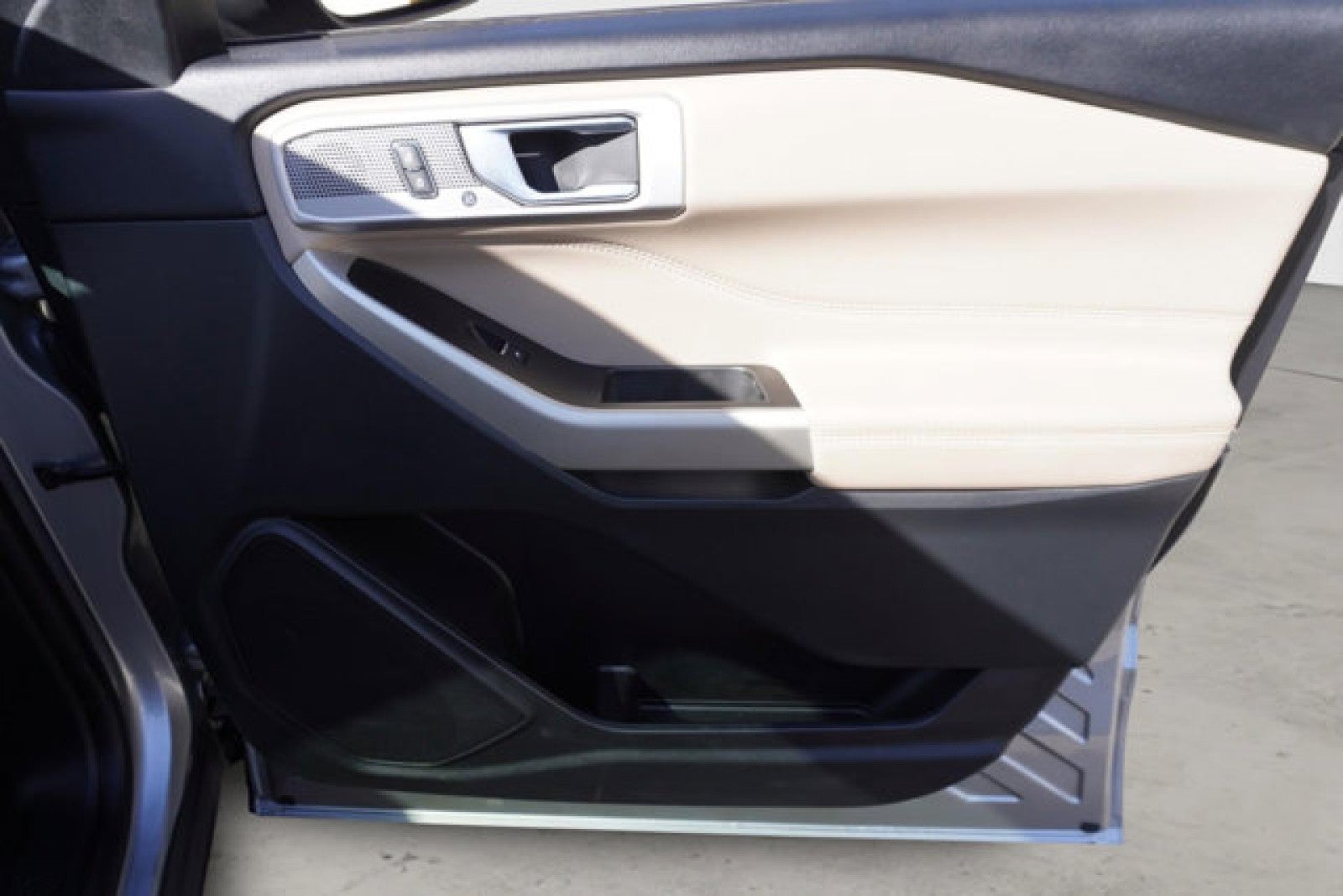 2022 Ford Explorer XLT 4WD | Pano, tech, leather, 20's