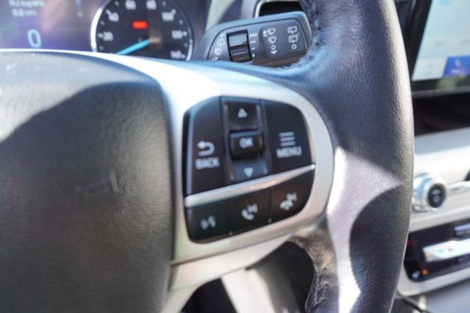 2022 Ford Explorer XLT 4WD | Pano, tech, leather, 20's