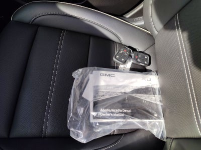 2023 GMC Acadia Denali AWD | Ultimate Package