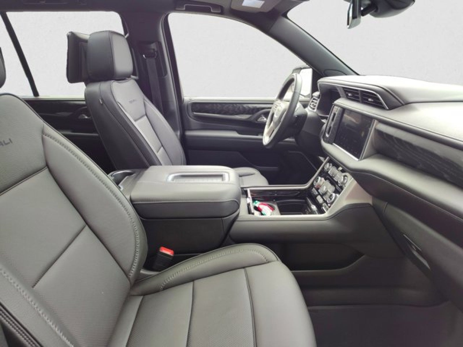 2023 GMC Yukon Denali 4x4 | 1 Owner, Only 4,000 Miles! Rear Seat Media System