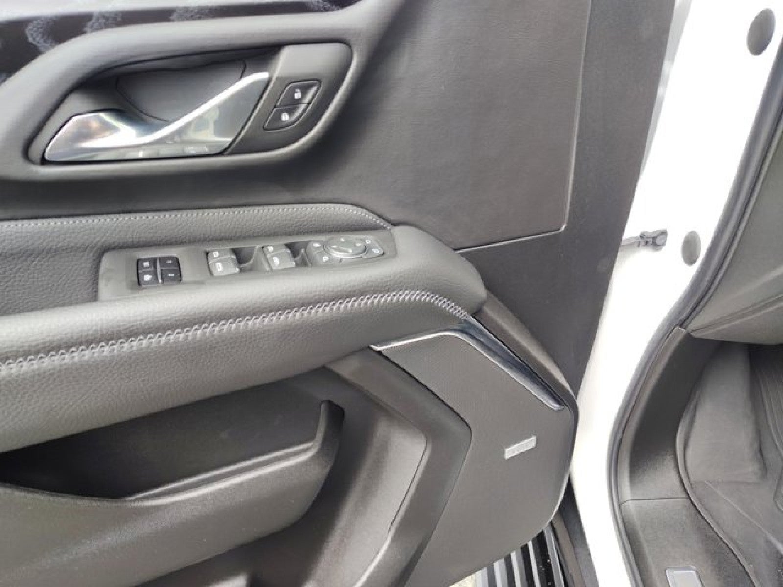 2023 GMC Yukon Denali 4x4 | 1 Owner, Only 4,000 Miles! Rear Seat Media System