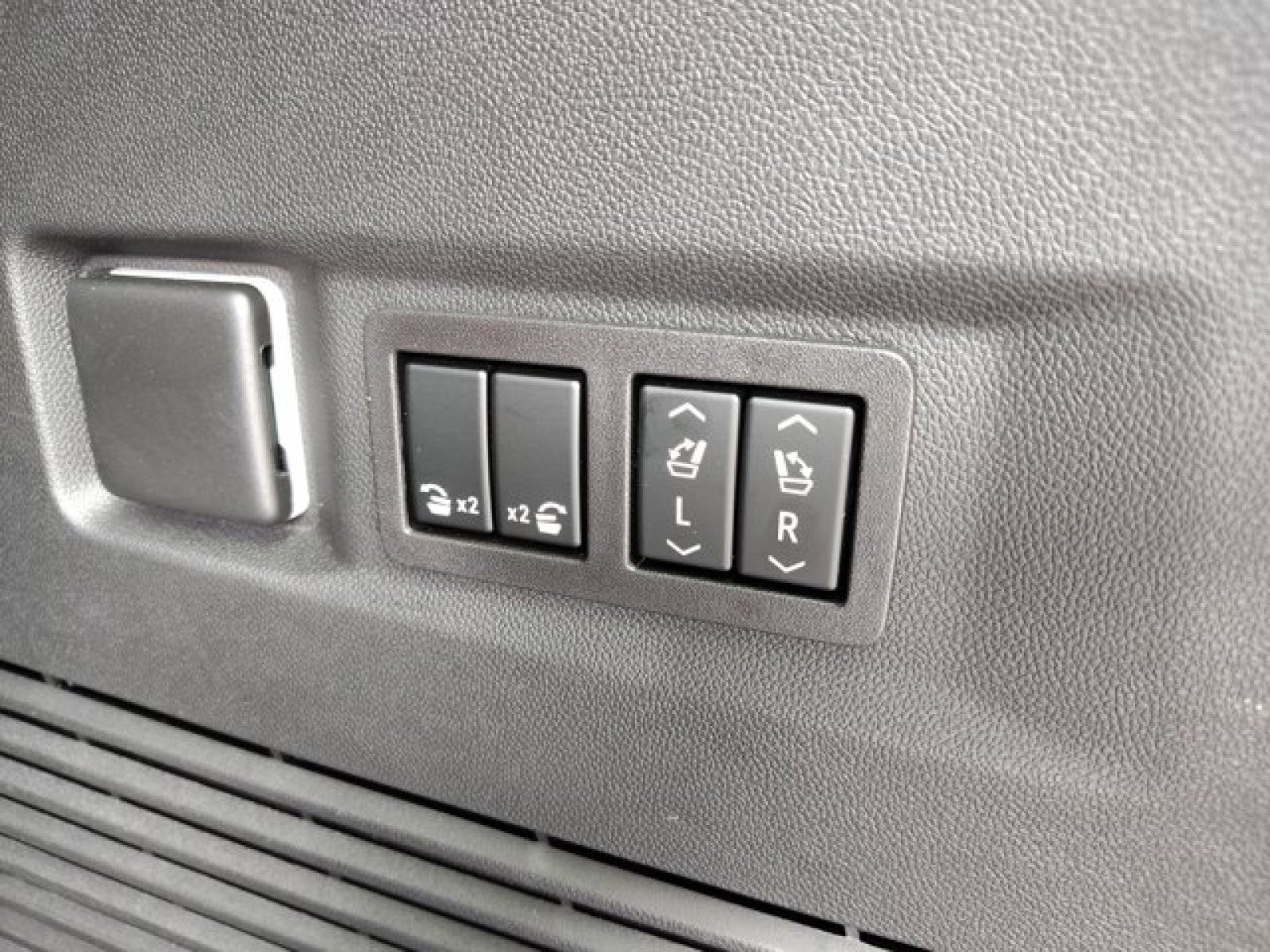 2023 GMC Yukon Denali 4x4 | 1 Owner, Only 4,000 Miles! Rear Seat Media System