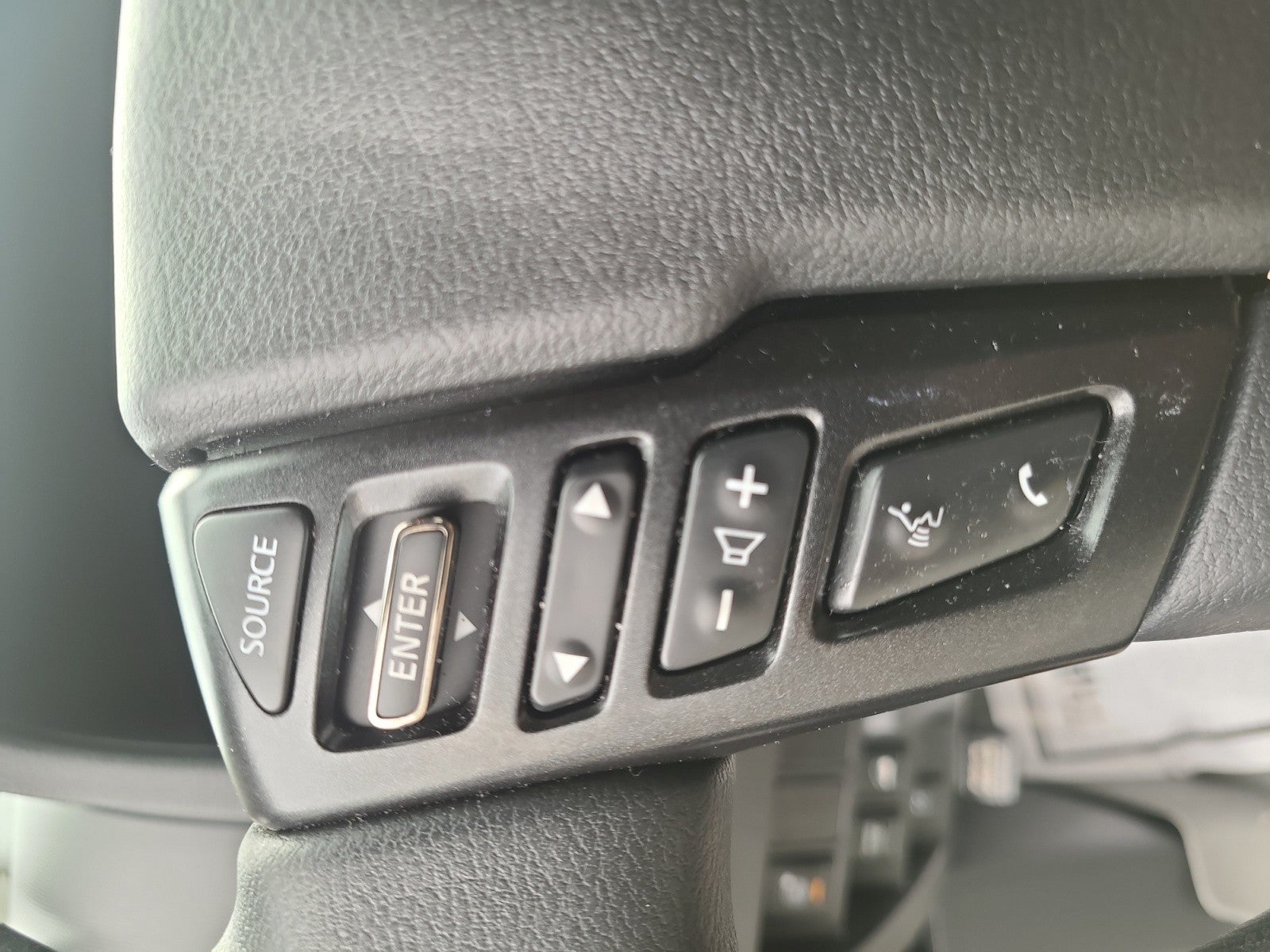 2022 Nissan Frontier SV 4x4 Crew Cab | Tech Package